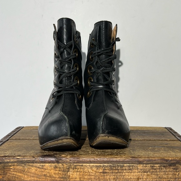 JOHN FLUEVOG black leather lace up goth chunk heel US 7.5 - Picture 3 of 10